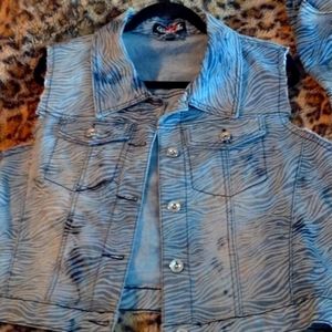 Great jean set..Zebra accented fabric...